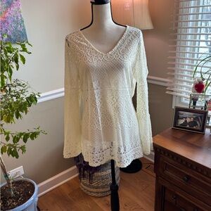 Women’s~ Pretty Ruff Hewn Cream Lace V-Neck Blouse! 🌹